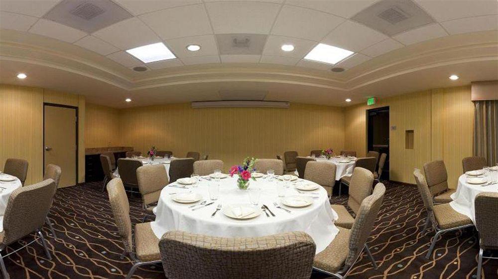 Holiday Inn Express & Suites Salinas By Ihg Exterior foto