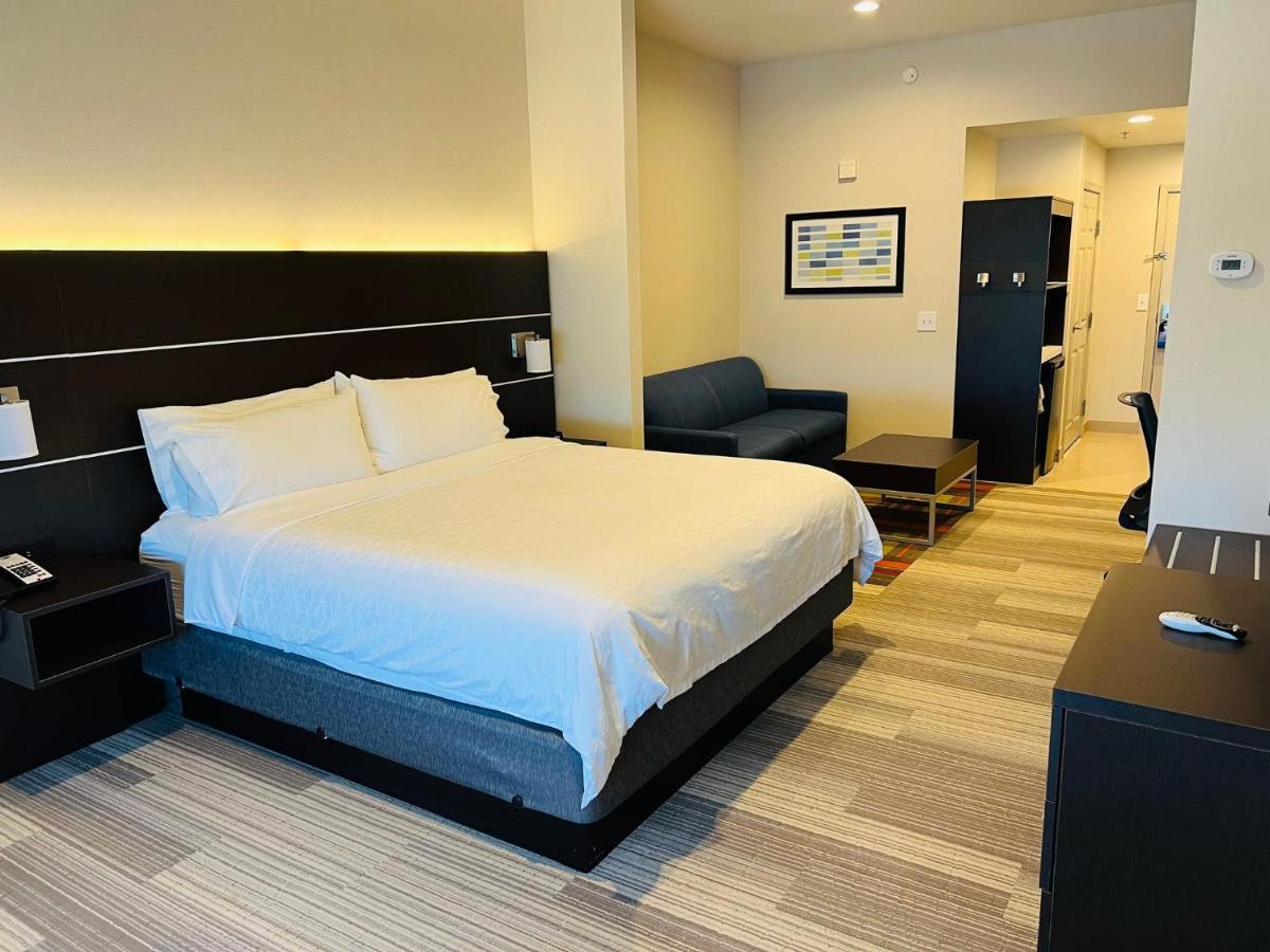 Holiday Inn Express & Suites Salinas By Ihg Exterior foto