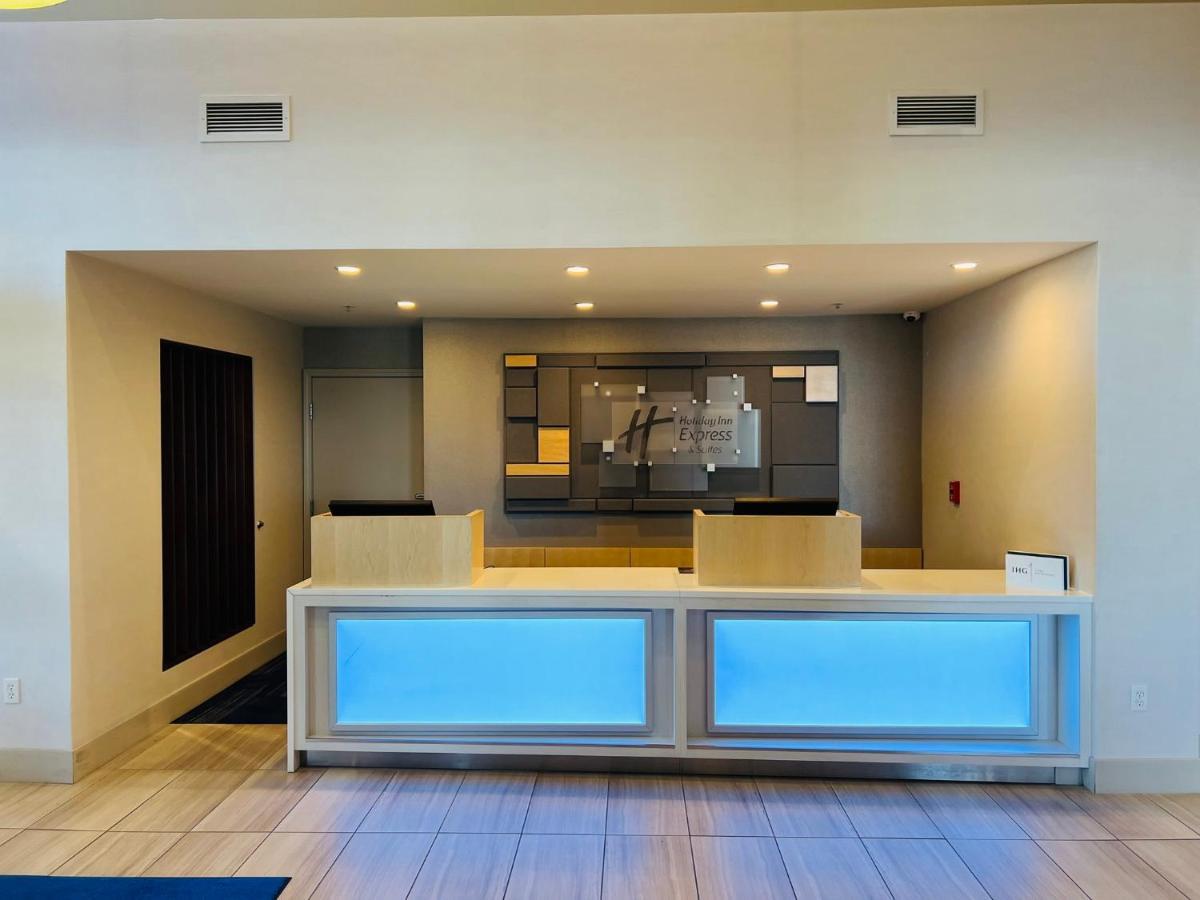Holiday Inn Express & Suites Salinas By Ihg Exterior foto